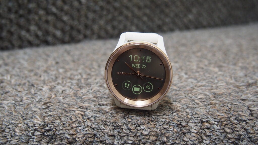 A look at the default watch face on the Garmin Vivomove Trend